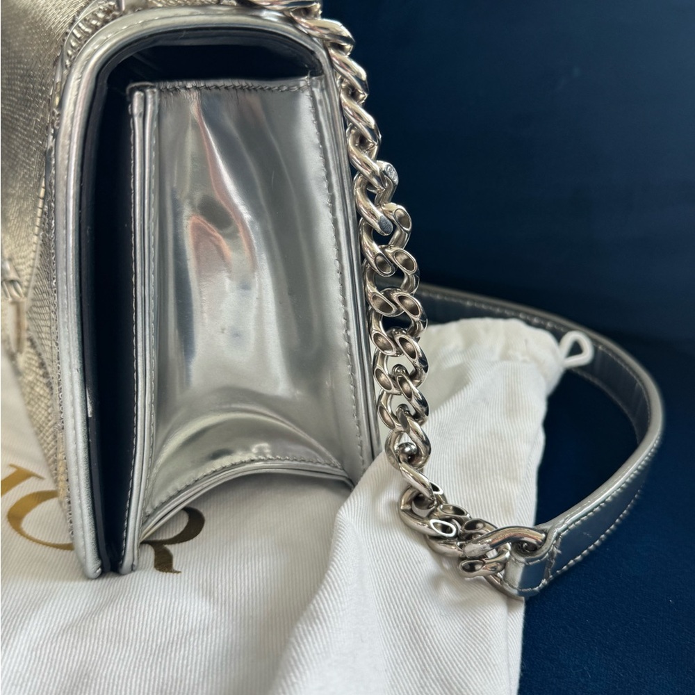 Dior Silver Crossbody Bag with Chevron Design - Picture 4 of 11